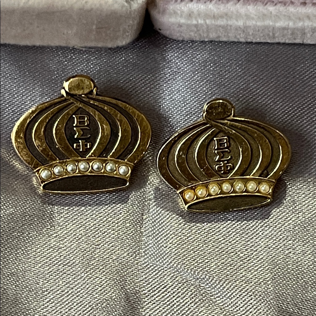 Betabrand Gold Crown Cufflinks With Pearl Accents